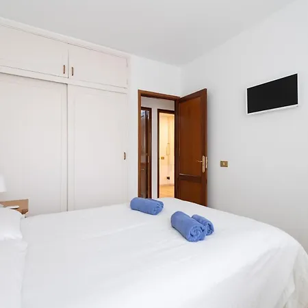 Centric 2br Flat 5 Min Walk To Las Canteras Beach Apartment